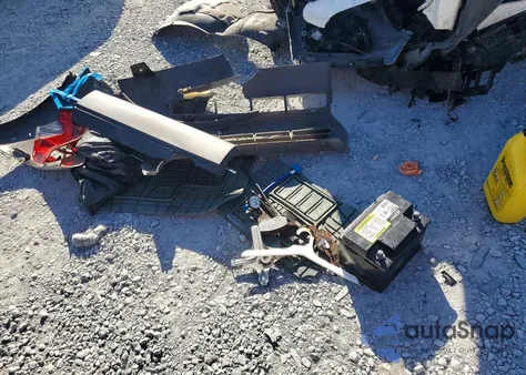 2002 Ford Escape Xls z USA, uszkodzony, nr VIN 1FMYU01B52KC37156